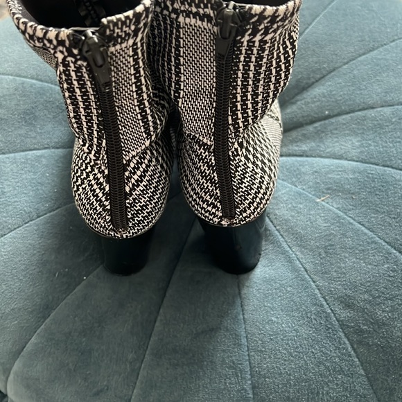 Aldo Lovelee textile bootie | size 7.5 | great condition - Picture 2 of 4